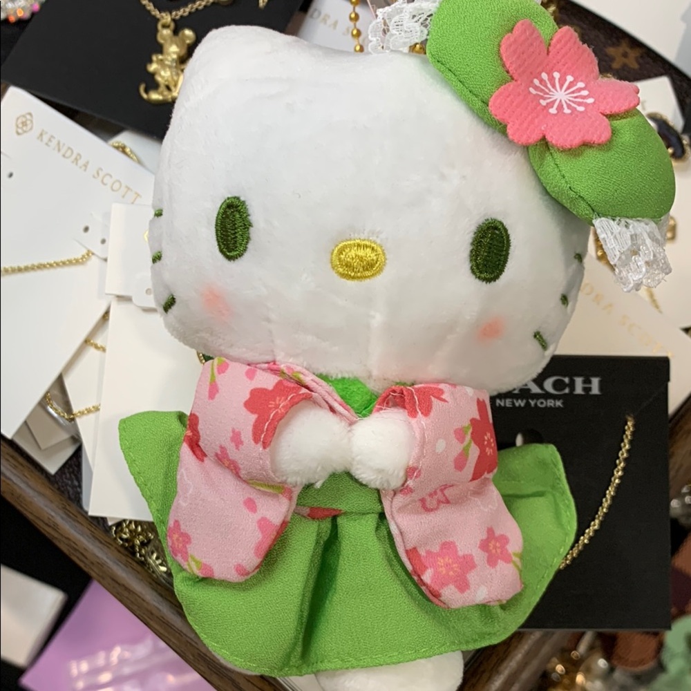 4.5inches Hello Kitty Plush in Green and Pink Outfit